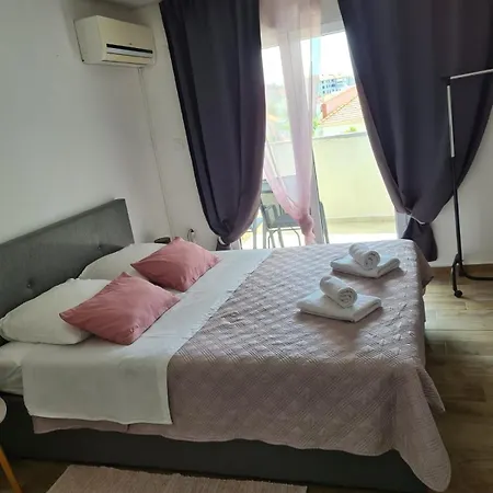 Apartman With Parking Space - 25558 Zadar